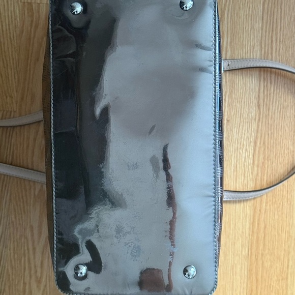 Michael Kors Shiny Pewter Tote | Excellent Pre‑Loved Condition - Picture 8 of 9